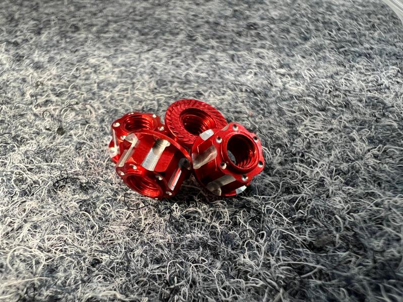 M.A.S. Radmuttern M4 rot 4stk.